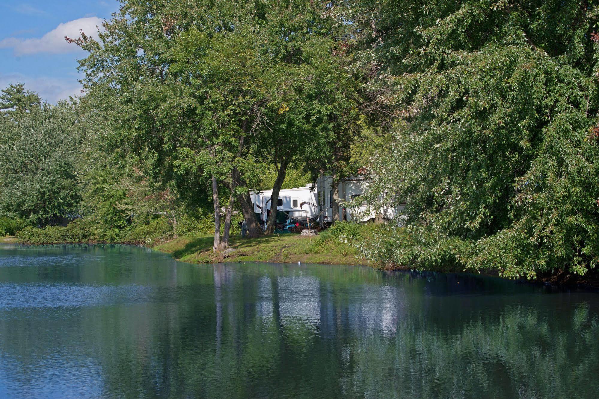 Lake George Escape - Campground Warrensburg Buitenkant foto