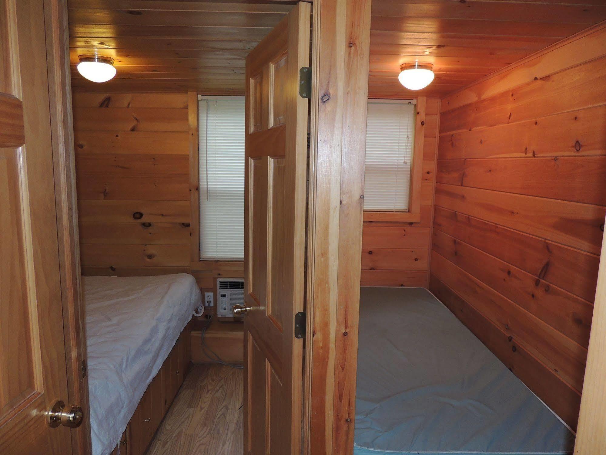Lake George Escape - Campground Warrensburg Buitenkant foto
